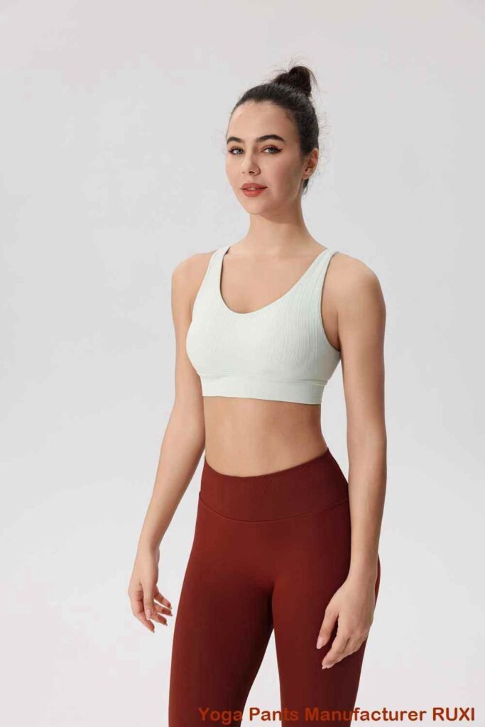 अमीले स्पोर्ट्स ब्रा लगाएकी छिन्