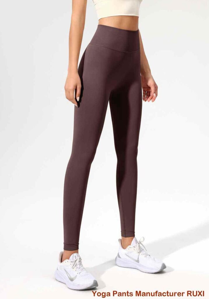 महिलाको लामो बाहुला योग शीर्ष